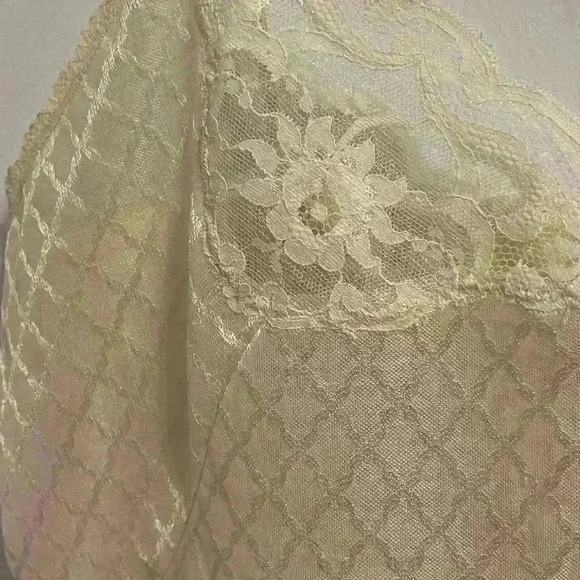 Vintage  Undercover Wear Lace Camisole in Cream size large - Picture 2 of 5